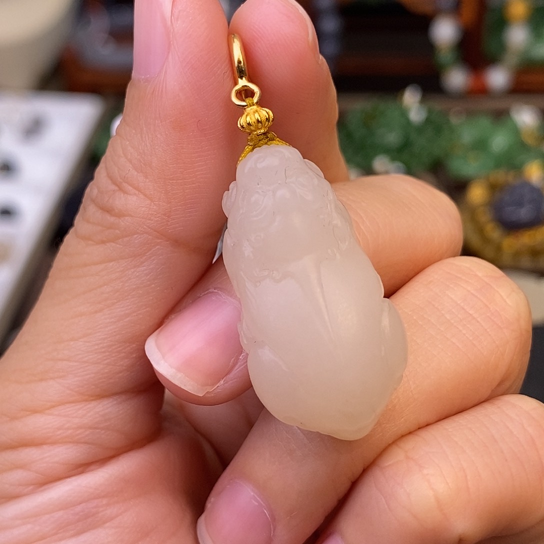 和田玉熟藕粉吊坠清货价貔貅未镶嵌