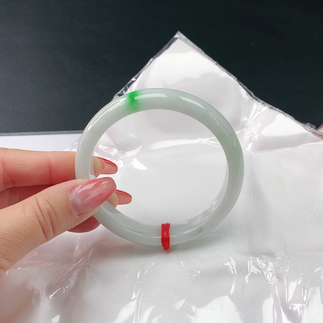 翡翠手镯未镶嵌翡翠066
