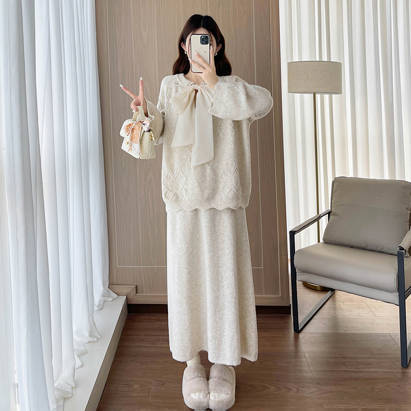 孕妇装套装2025新款秋冬季孕期穿搭加厚钉珠上衣半身裙显瘦两件套