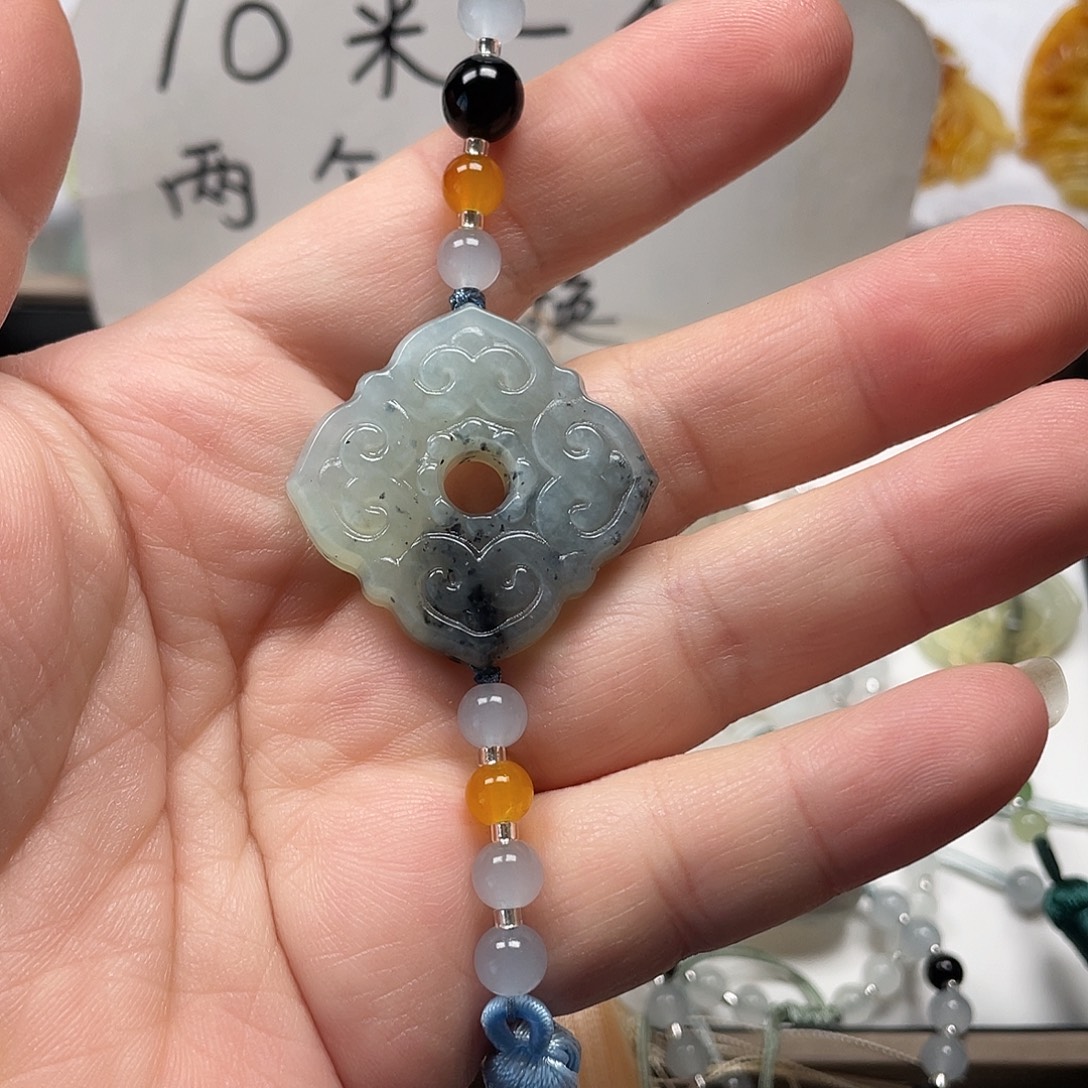 花***态蛇纹石玉未镶嵌颈饰