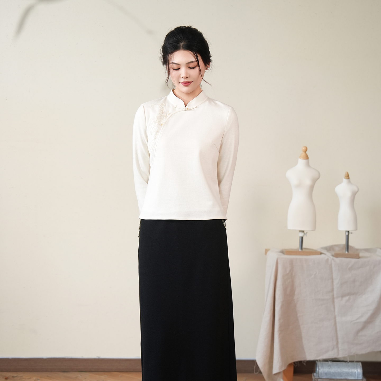 布符「米白青鸟刺绣羊毛上衣」2025年冬中式偏襟长袖女装MDCXYM4