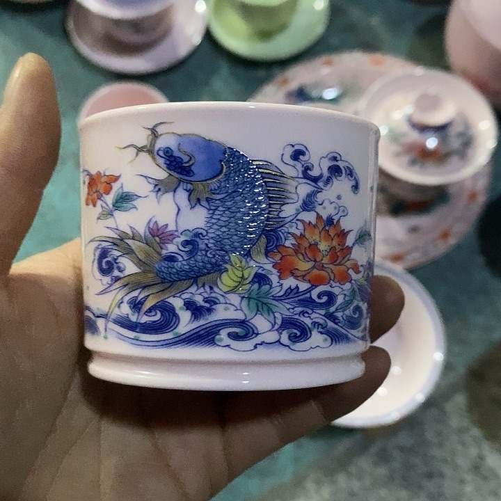 摆件瓷红稀土斗彩鱼描金直筒杯