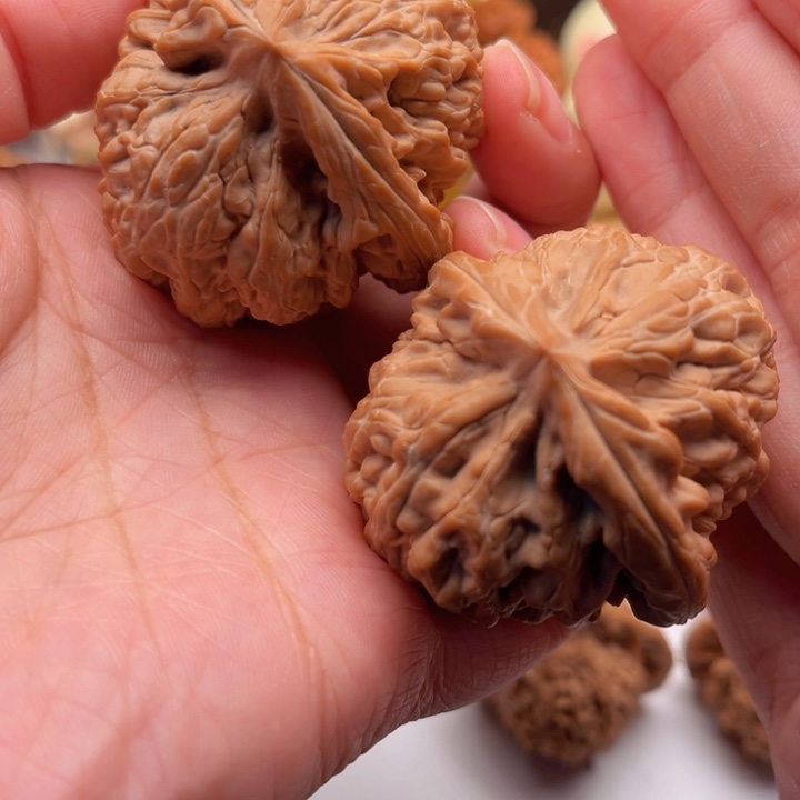 L***号木质类文玩核桃红锦鲤48