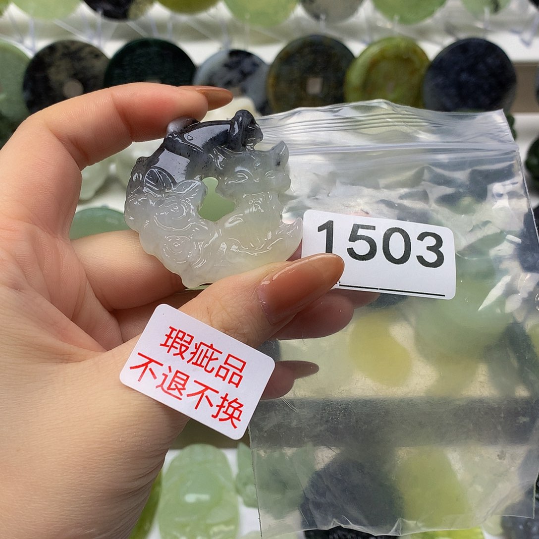 蛇纹石玉未镶嵌颈饰