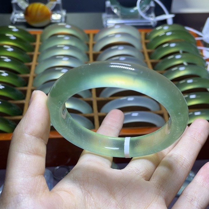 蛇纹石玉手镯未镶嵌58