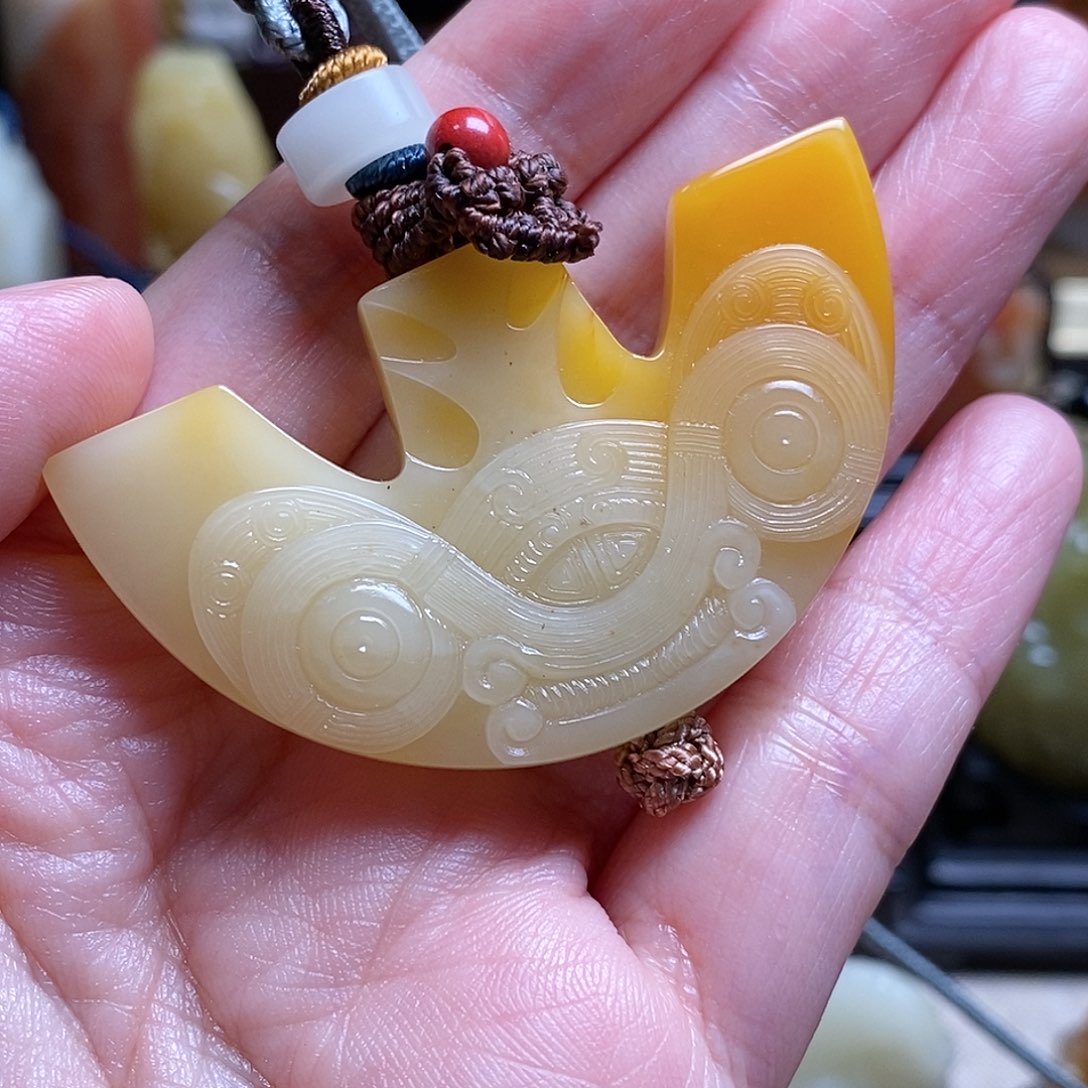 寿山石山**尘寿山山顶黄芙蓉挂件11