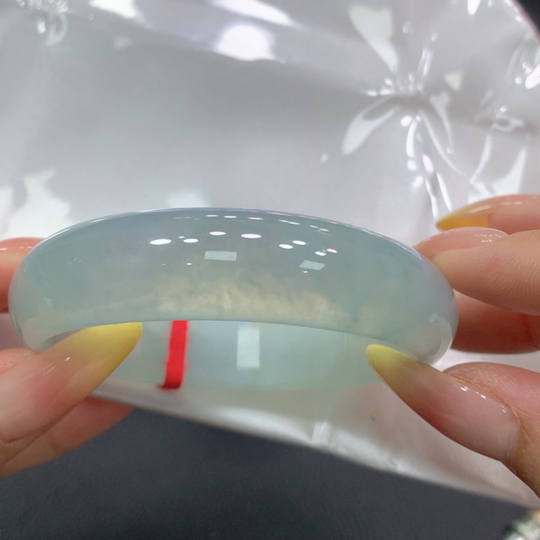 翡翠手镯未镶嵌翡翠