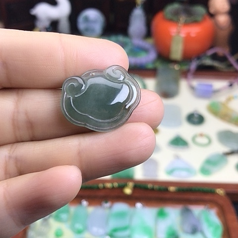 翡翠颈饰未镶嵌如意