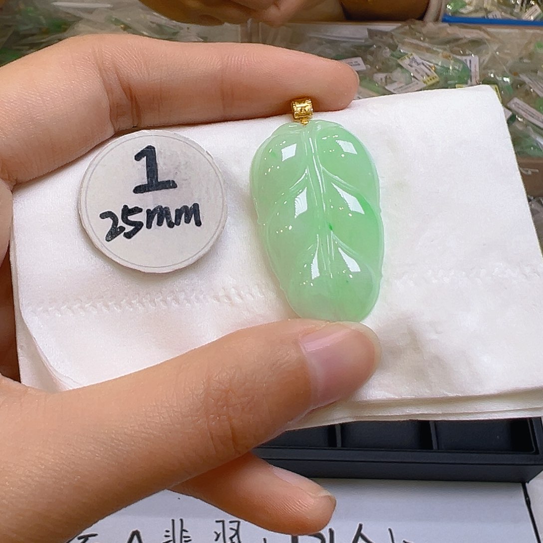 翡翠吊坠(不含链)18K金镶嵌翡翠