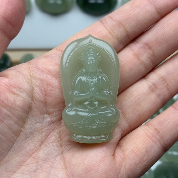 长***藤和田玉未镶嵌颈饰