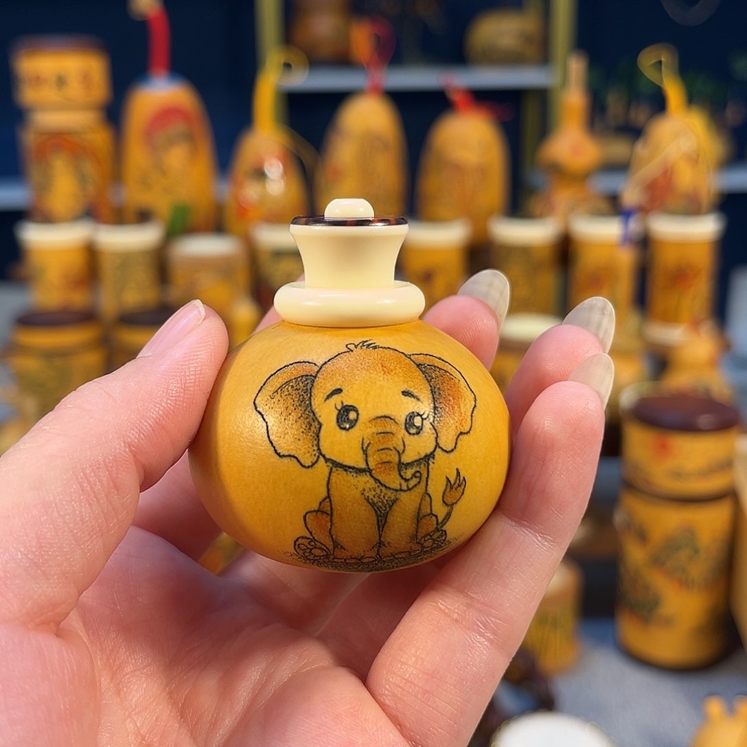 大叶紫檀（黑酸枝木类）