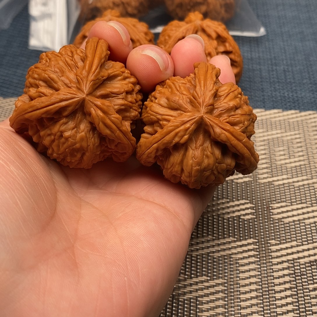 如***亿文玩核桃吊坠三棱