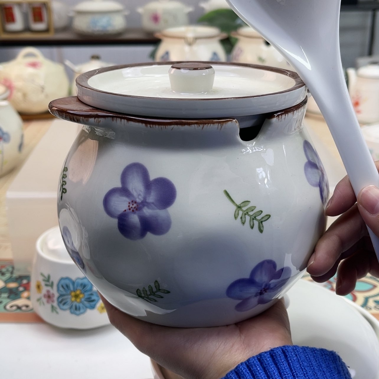 【闪购商品】瓷2.4斤装手绘猪油罐紫花带勺有孔