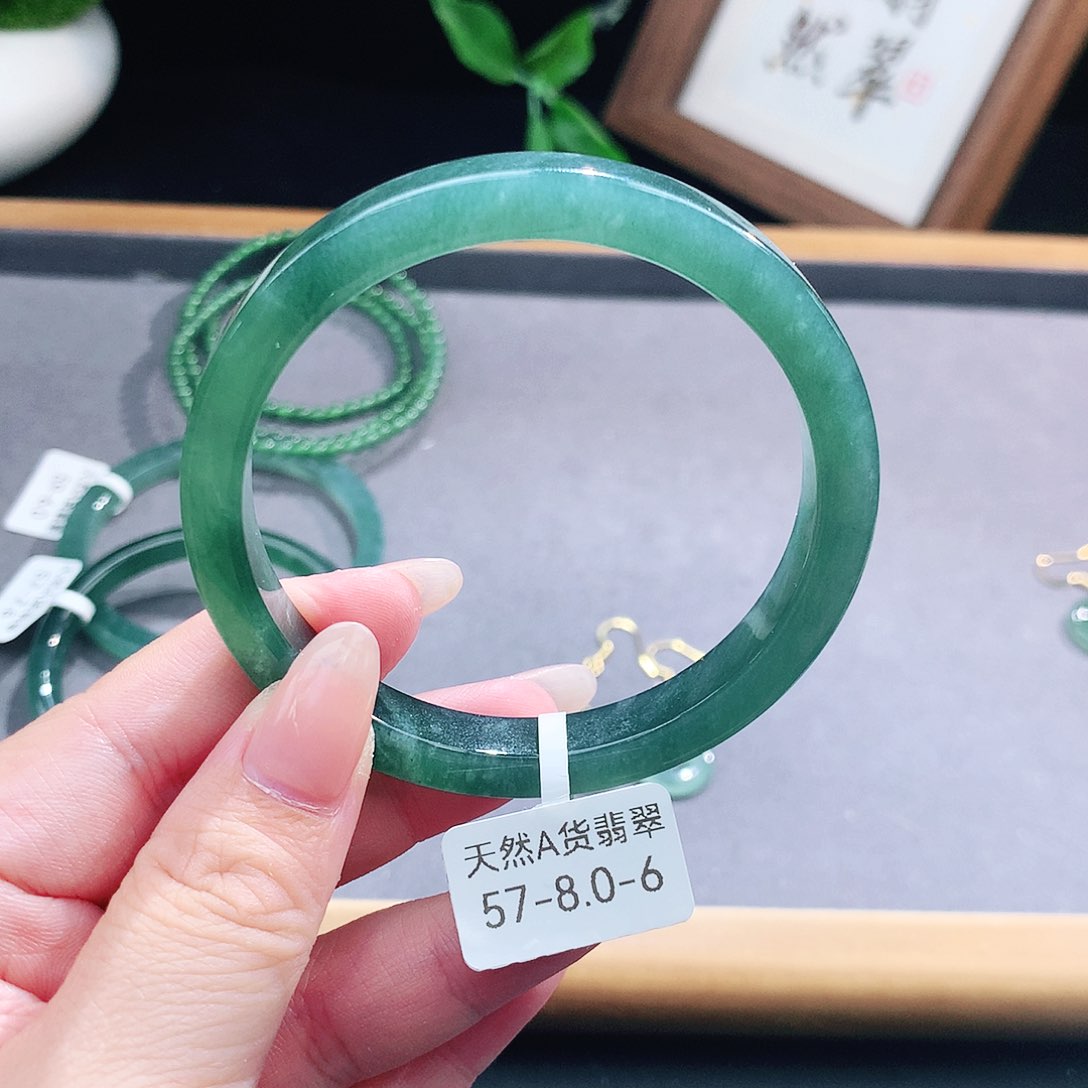 翡翠手镯（圆镯）未镶嵌
