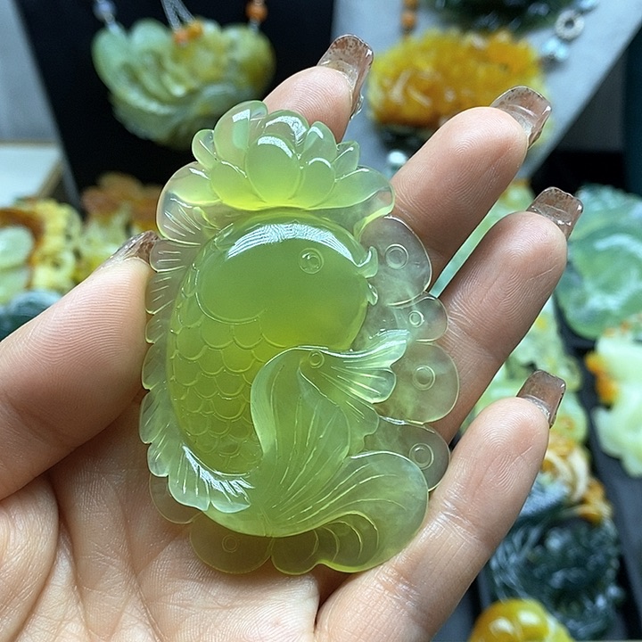 蛇纹石玉挂件未镶嵌