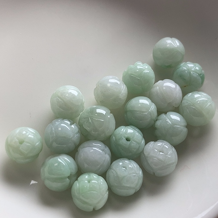 翡翠散珠雕刻莲花珠18个