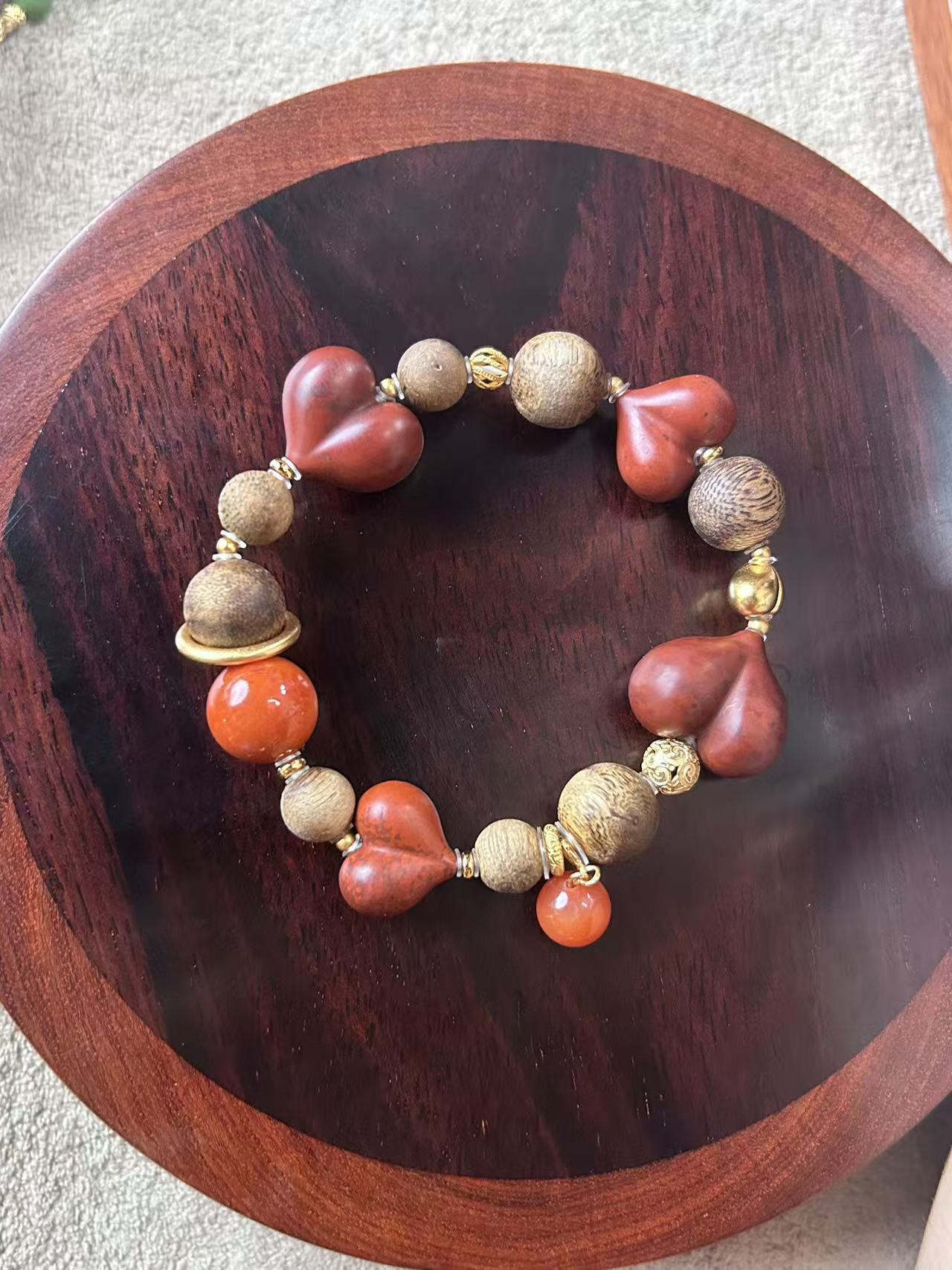 沉香【皮皮原创】设计款沉香屁桃手串（多样性）