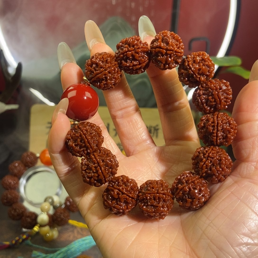 金刚菩提吊坠620红。           