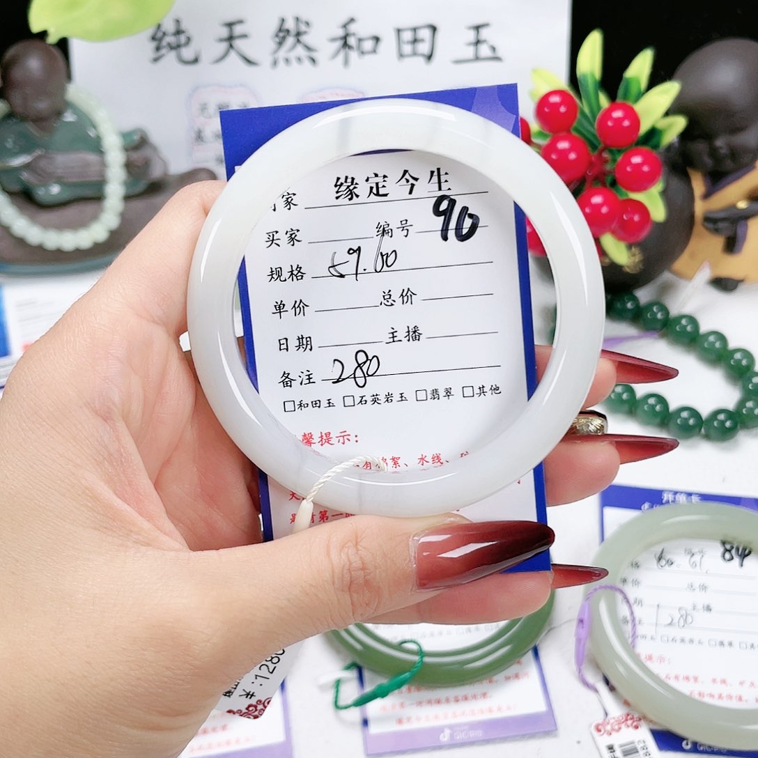 和田玉手镯未镶嵌