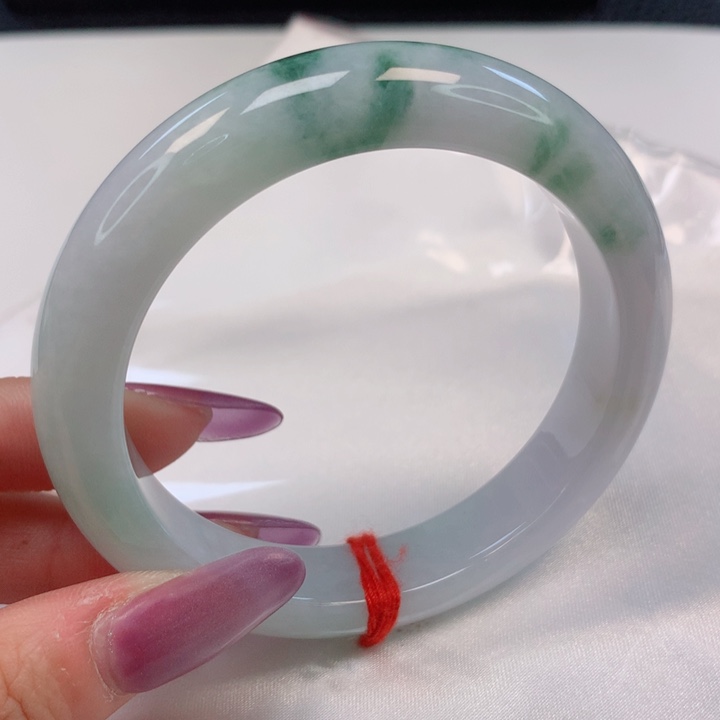 翡翠手镯未镶嵌56圈