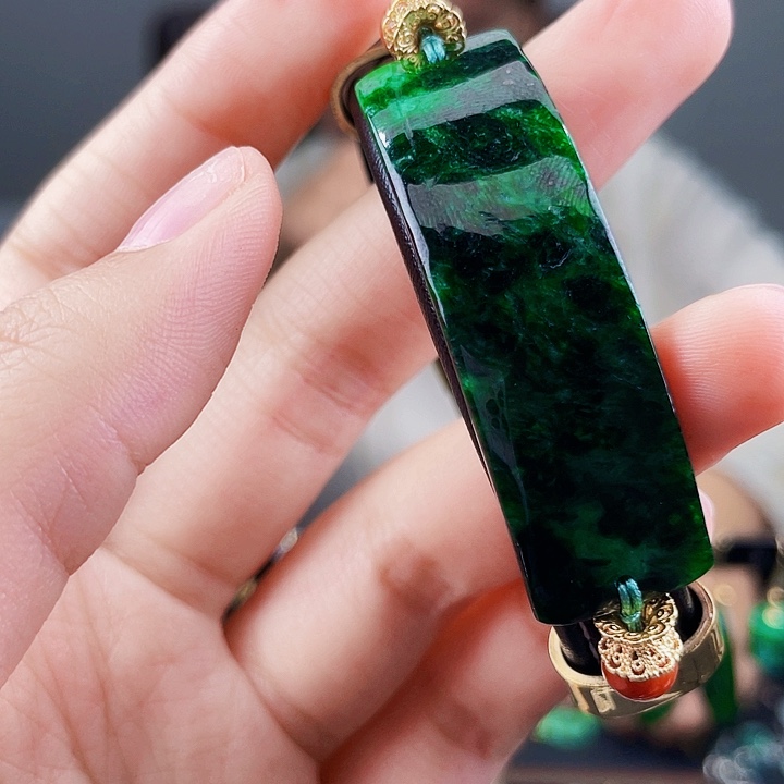 翡翠手镯未镶嵌饰品