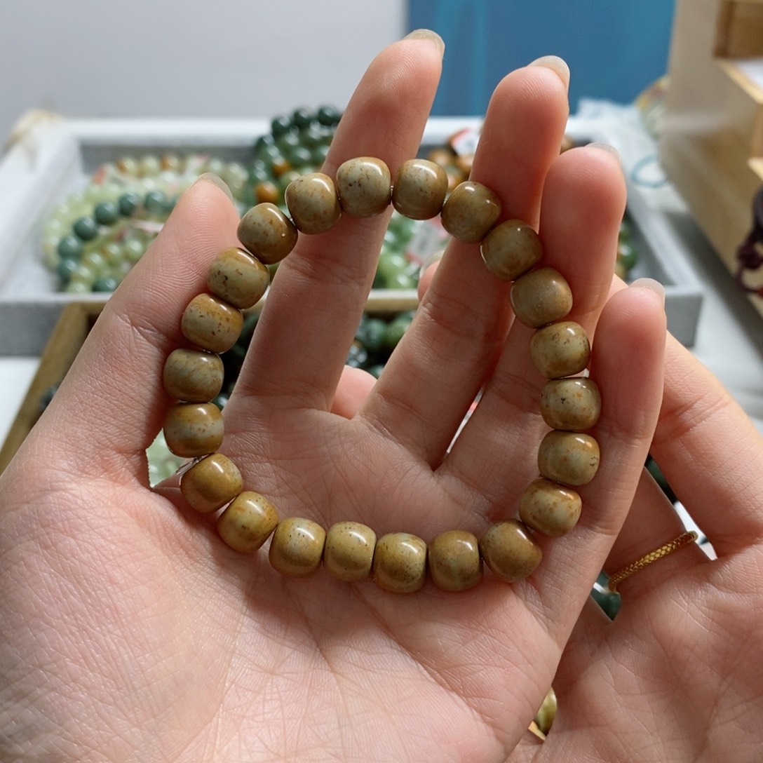 透闪石质玉手串未镶嵌走****生