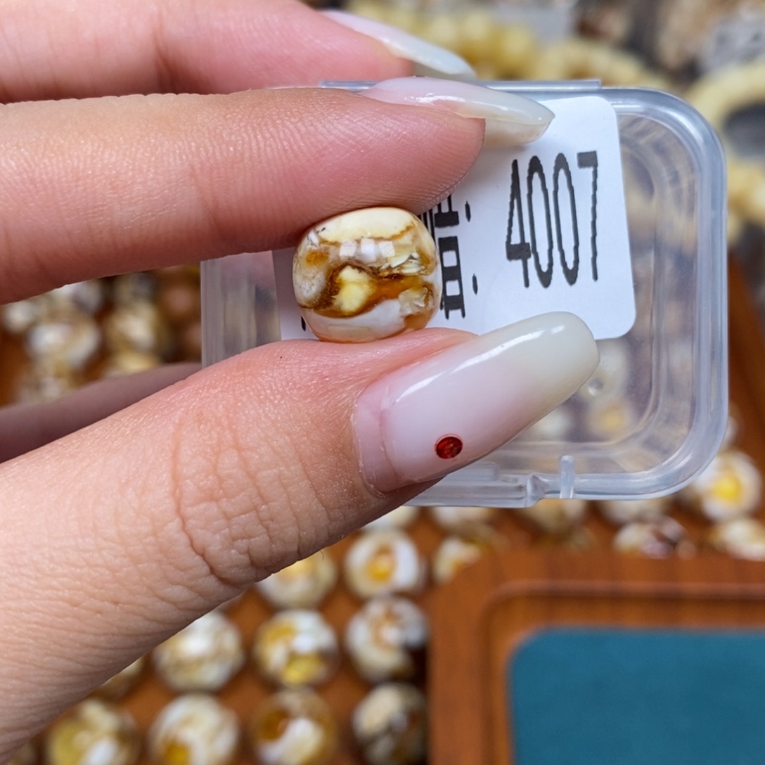 蜜蜡未镶嵌珠宝奇石4007