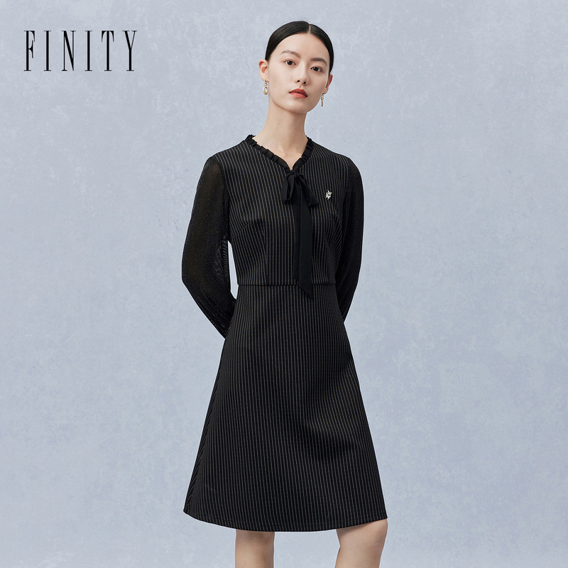 【粉丝专享】FINITY 新款气质连衣裙可拆卸胸针 F21X1A04L6