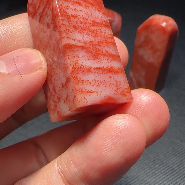 晓***草寿山石福集福寿山石