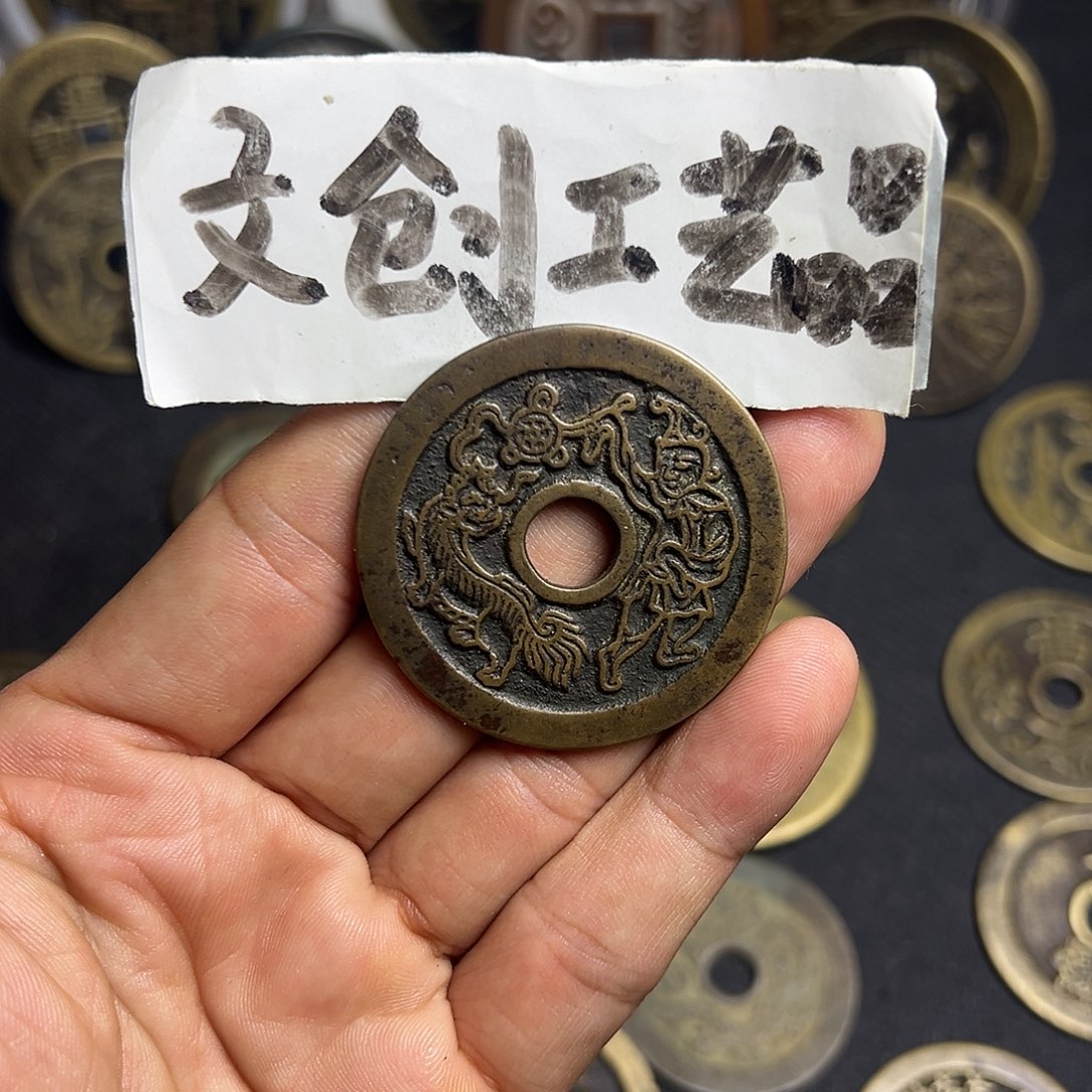 欧****部现代文创工艺品胡人舞狮