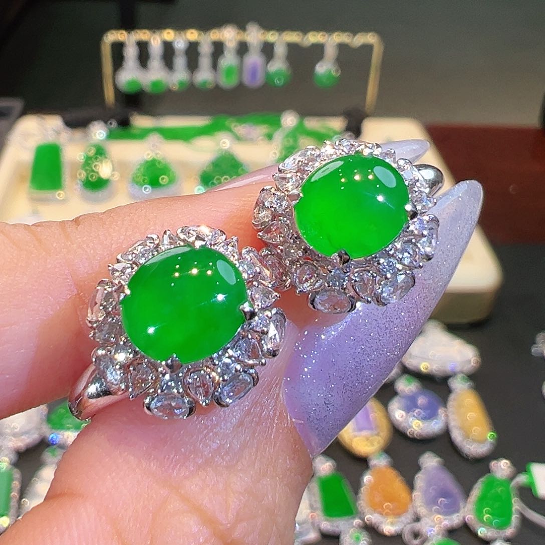 翡翠耳环18K金镶嵌翡翠