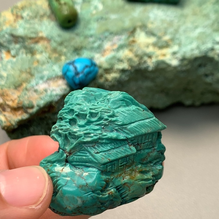 绿松石未镶嵌颈饰