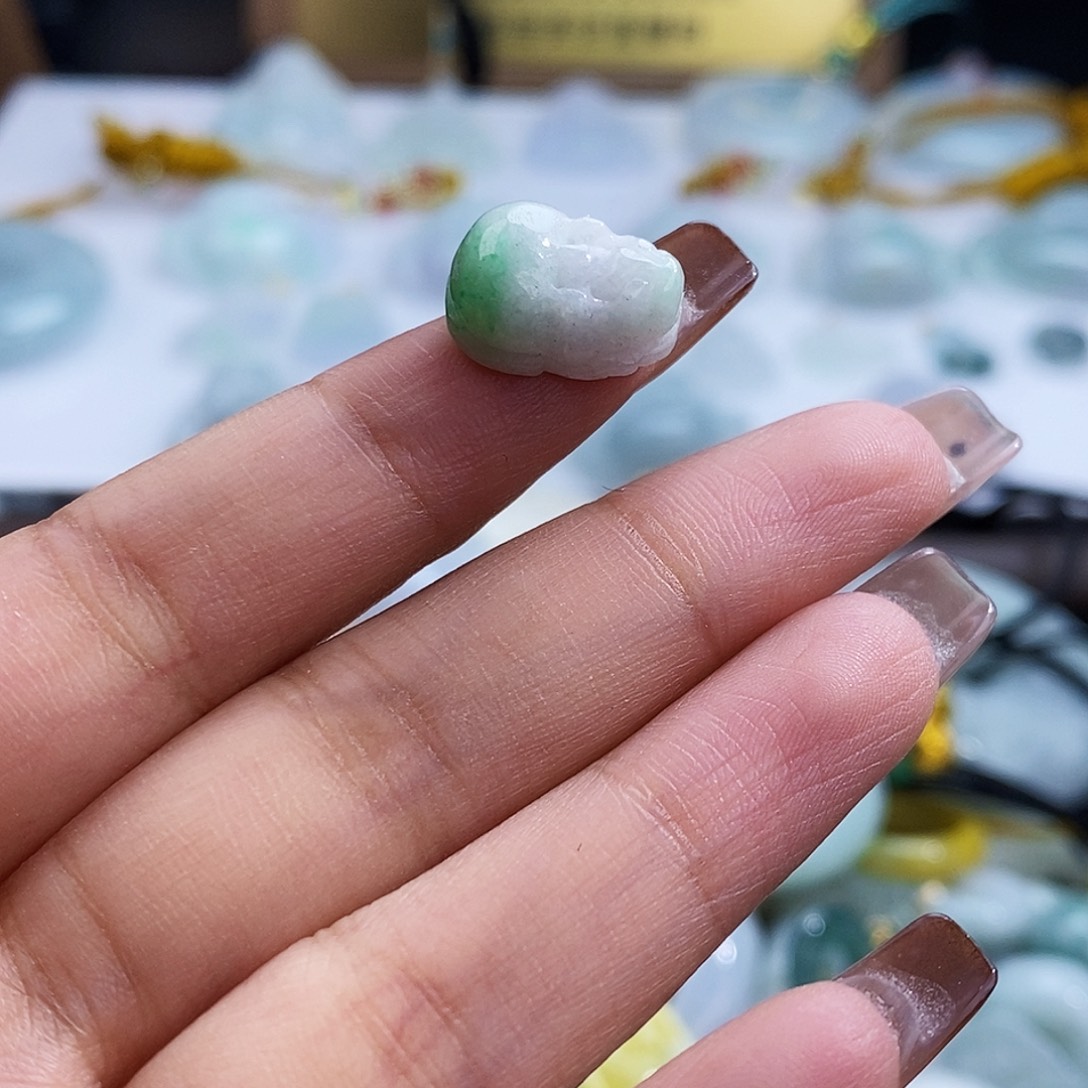 翡翠未镶嵌颈饰7621