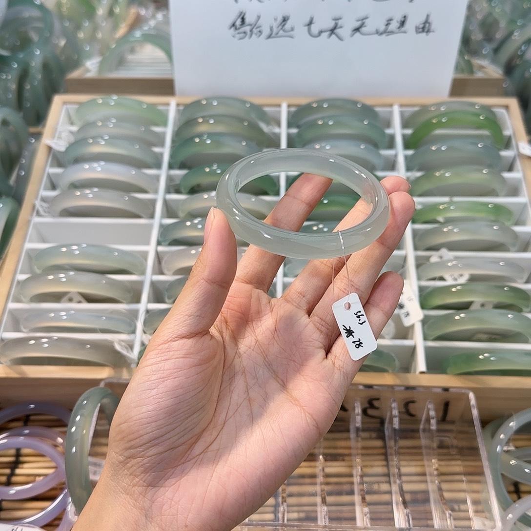 玛瑙/玉髓未镶嵌手镯圈口56.3