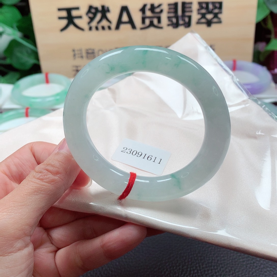 翡翠手镯（圆镯）未镶嵌天然A货翡翠手镯
