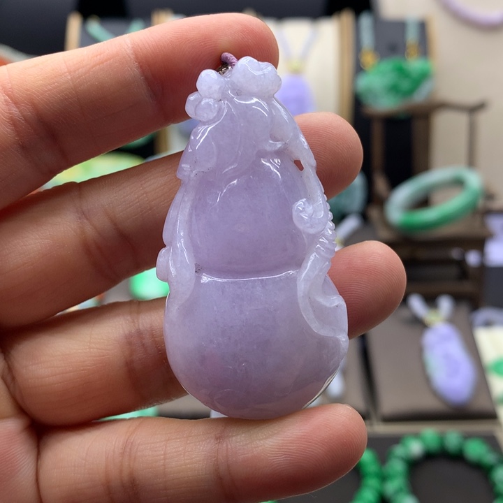 翡翠未镶嵌吊坠(赠链)