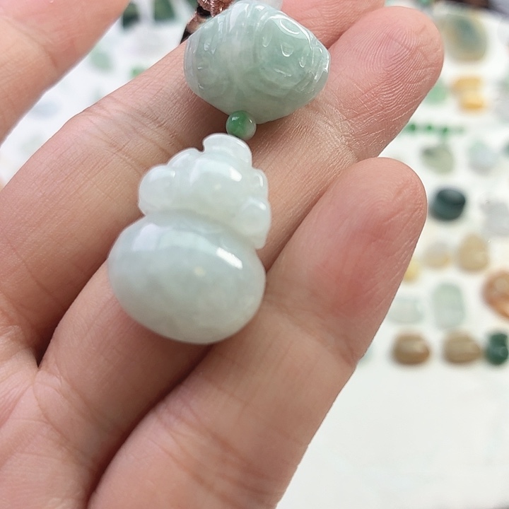 翡翠未镶嵌颈饰方糖猪猪