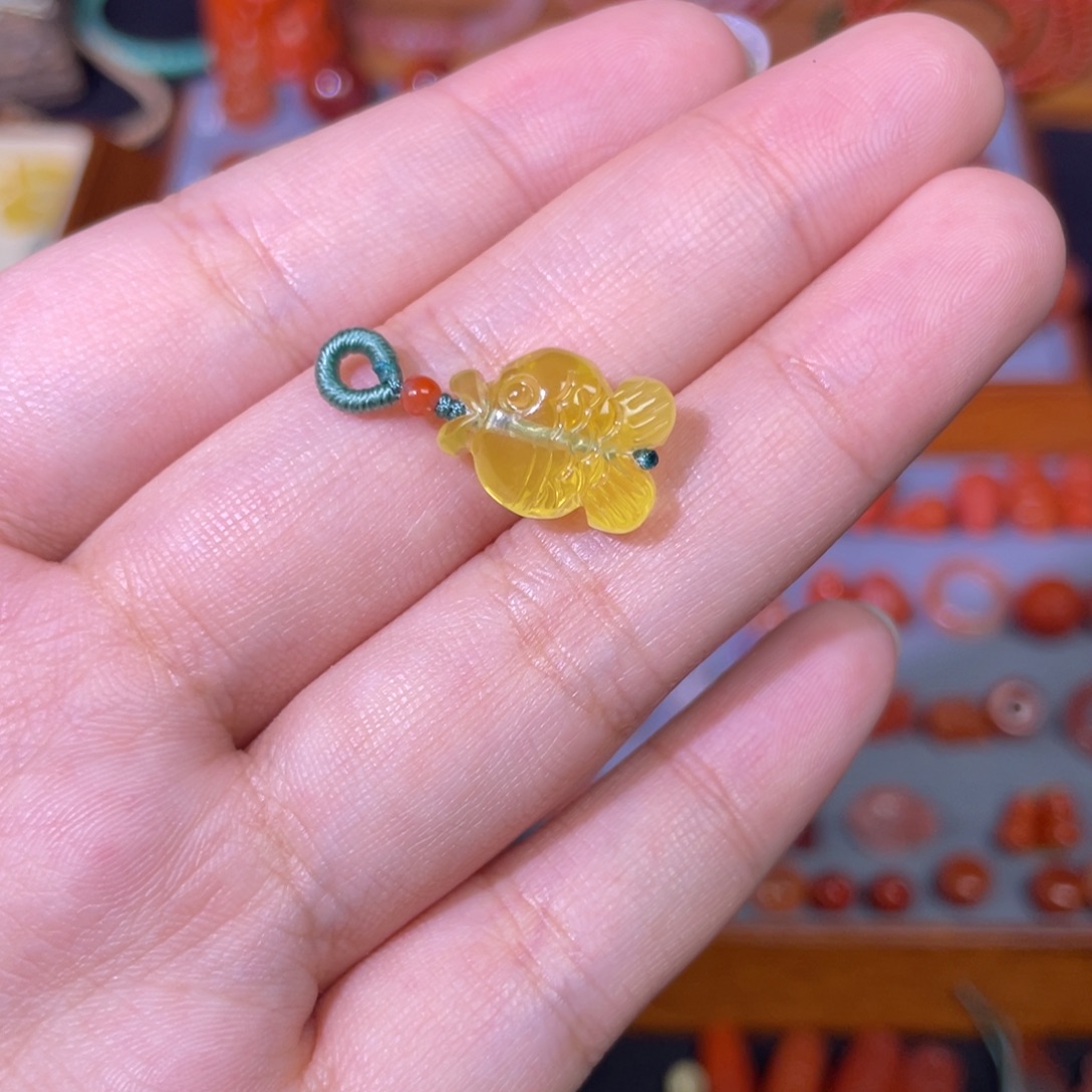 未镶嵌琥珀裸石小鱼通孔