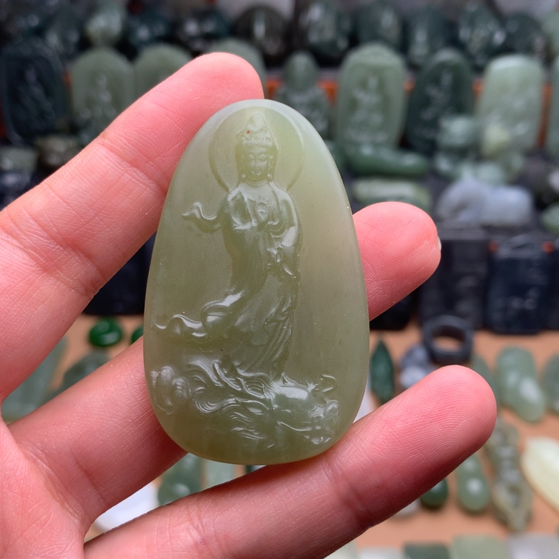 和田玉未镶嵌颈饰挂件89（有包容）