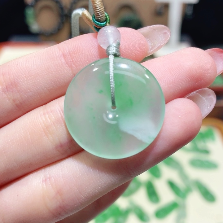 石英质玉（非洲翠）未镶嵌颈饰