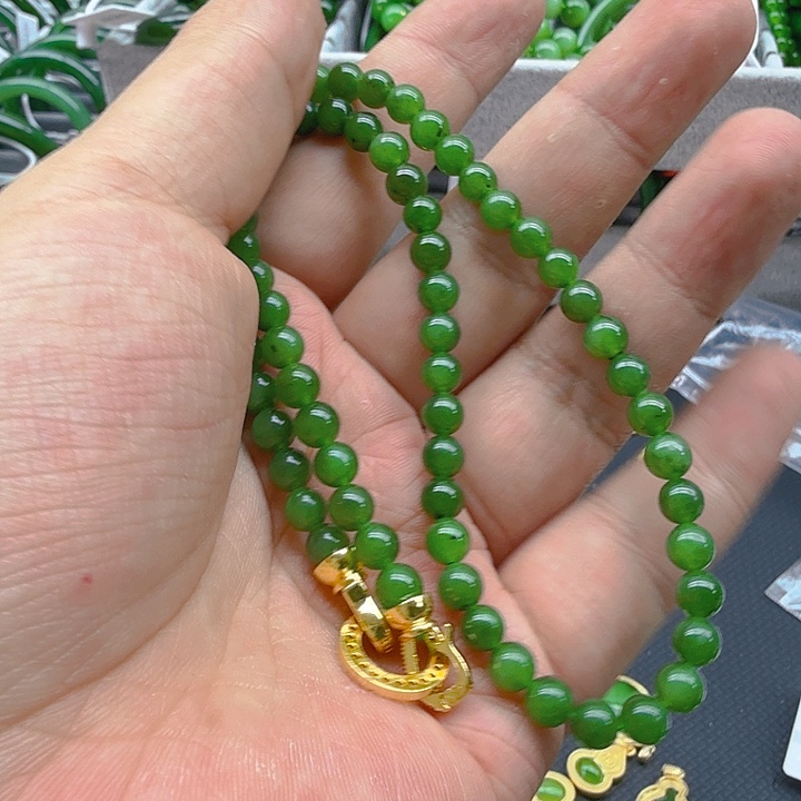 和田玉（碧玉）颈饰未镶嵌