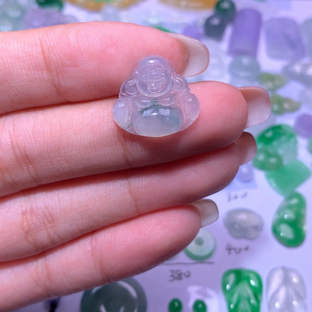 翡翠颈饰未镶嵌佛