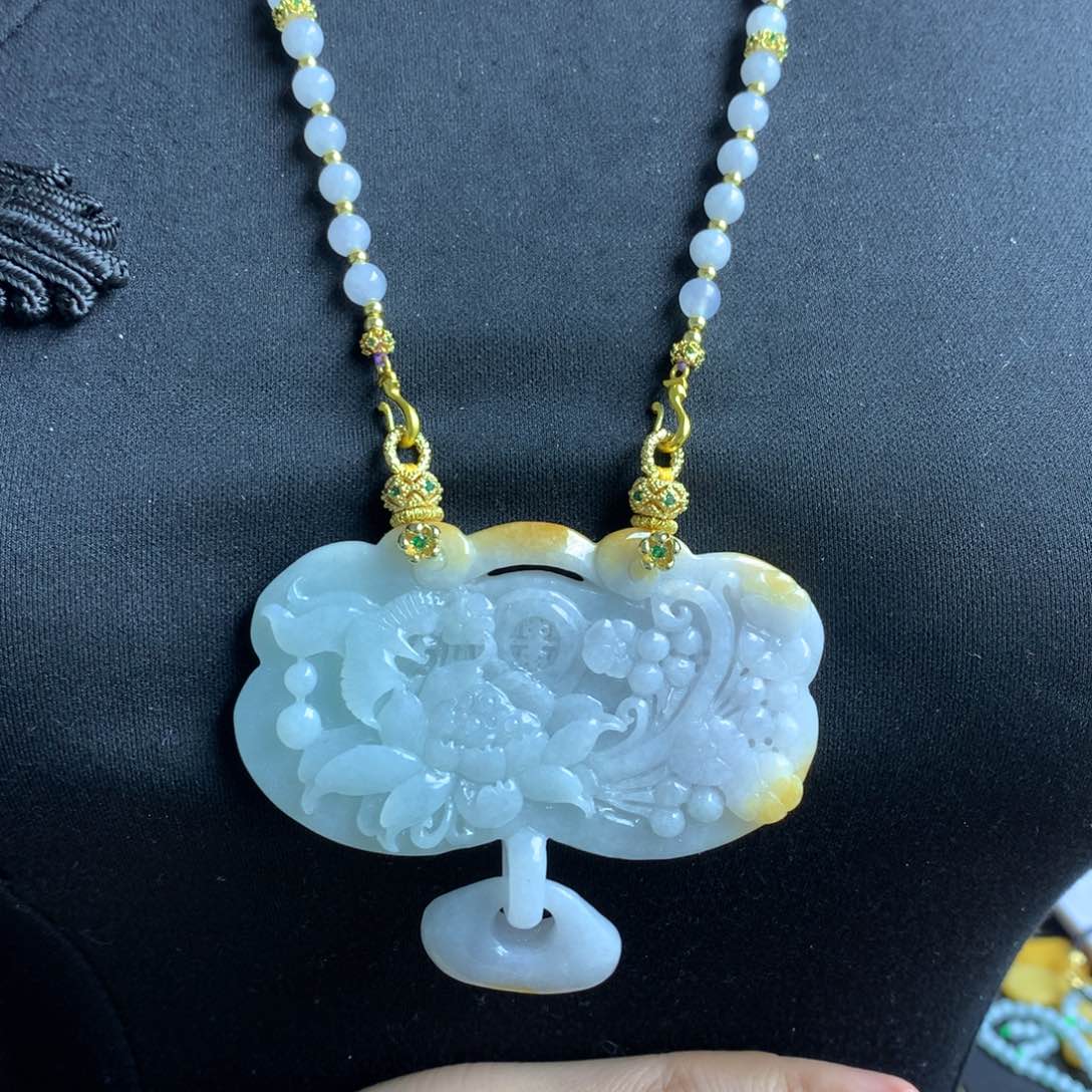 翡翠颈饰未镶嵌翡翠