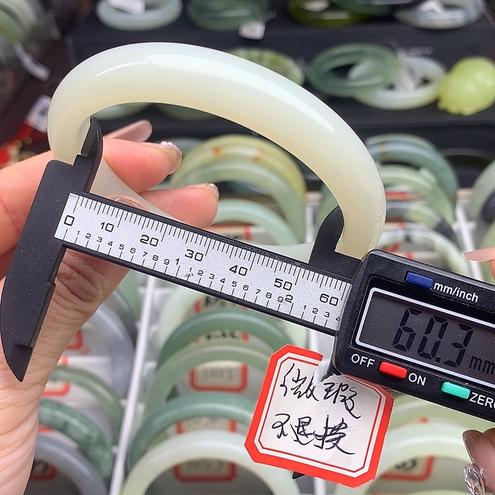 蛇纹石玉手镯未镶嵌1066