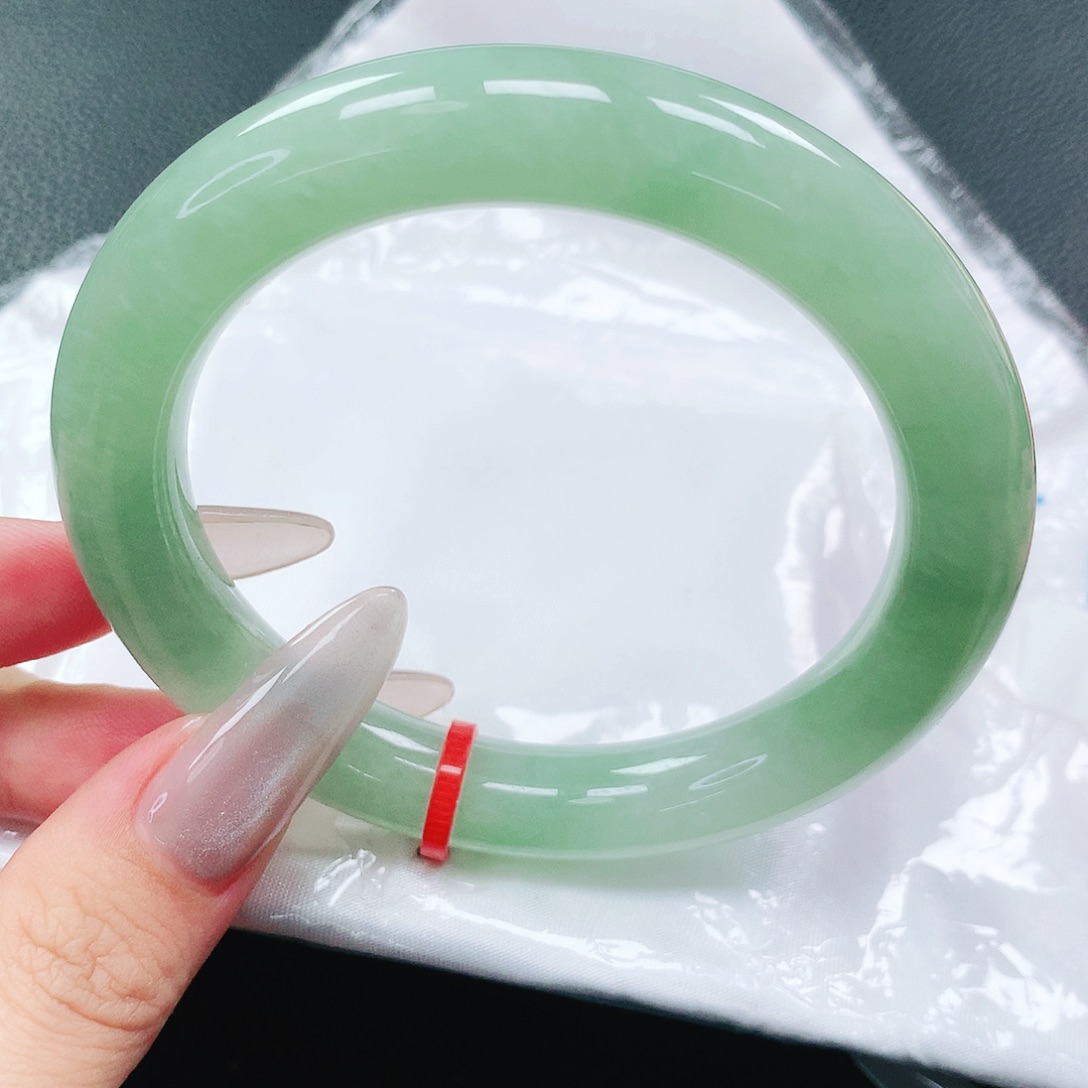 翡翠手镯未镶嵌57圈