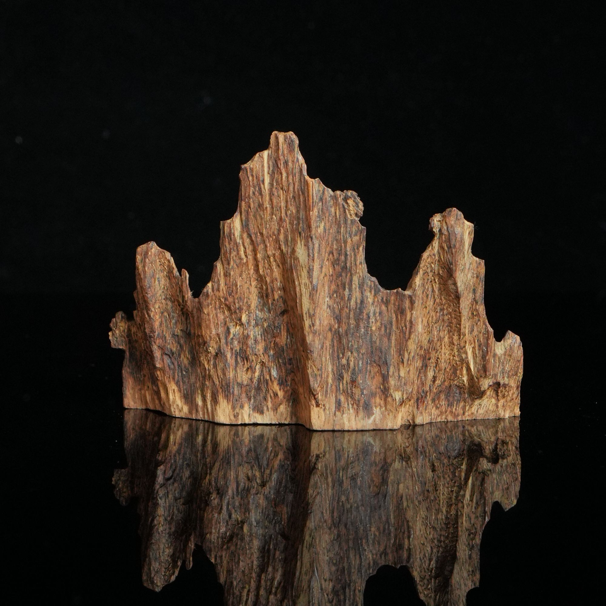 DY-C0439 文莱老料大师亲工小摆件 8.1x1.6x5.6cm 11.9g