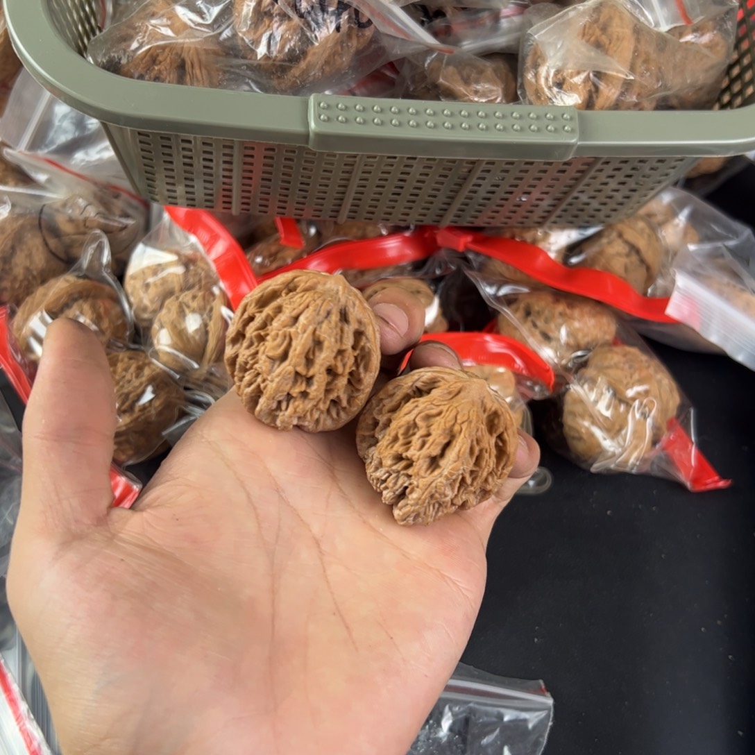 爷***爷文玩核桃吊坠虎头