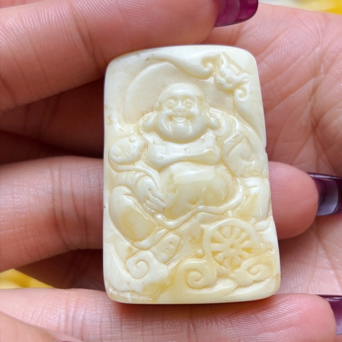 蜜蜡裸石未镶嵌30mm福利雕刻牌子