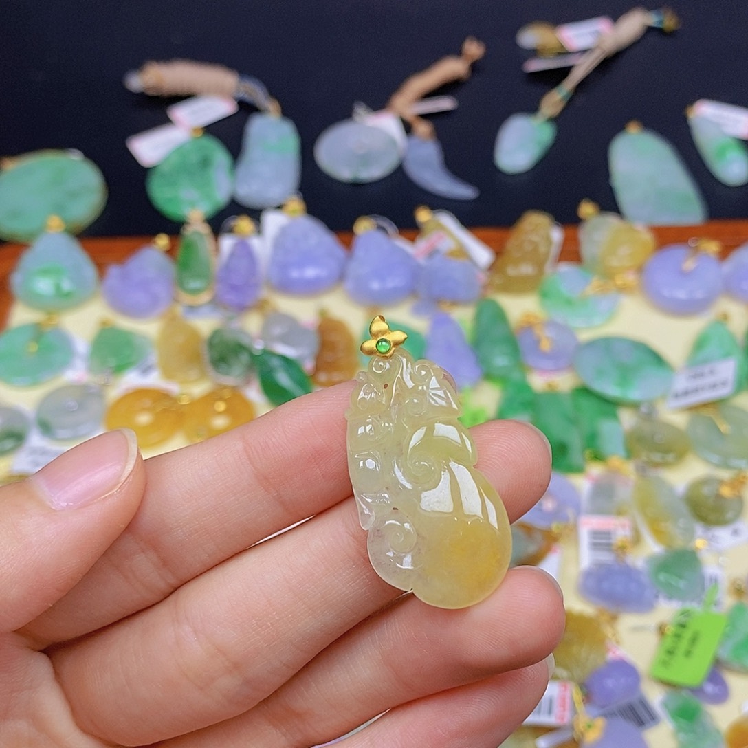 翡翠颈饰18K金镶嵌翡翠