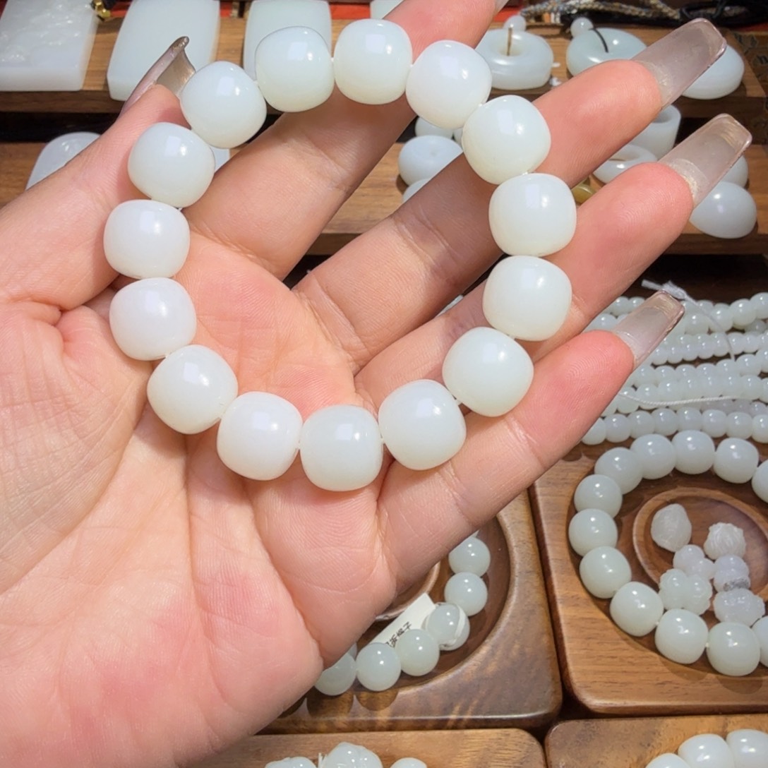 时***丶和田玉未镶嵌颈饰